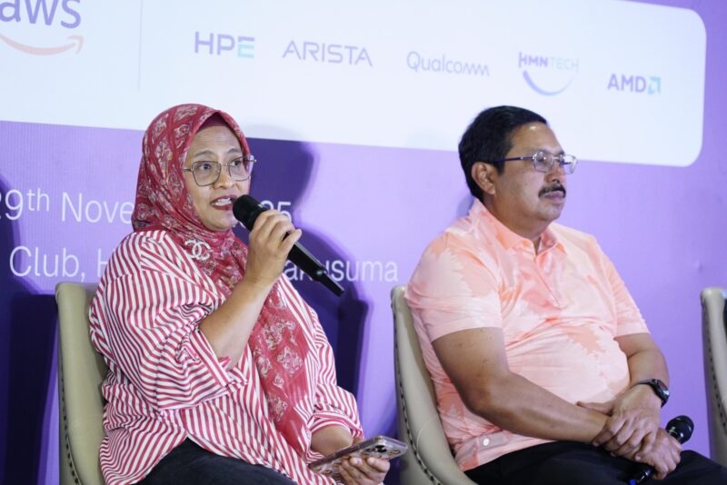 Direktur Utama Telkom Indonesia Dian Siswarini saat memberikan paparan pada acara Lintas Teknologi Solutions Day 8th Edition yang diselenggarakan di Royale Golf Halim, Jakarta pada Sabtu, (29/11/2025). Foto:Telkom/matapedia