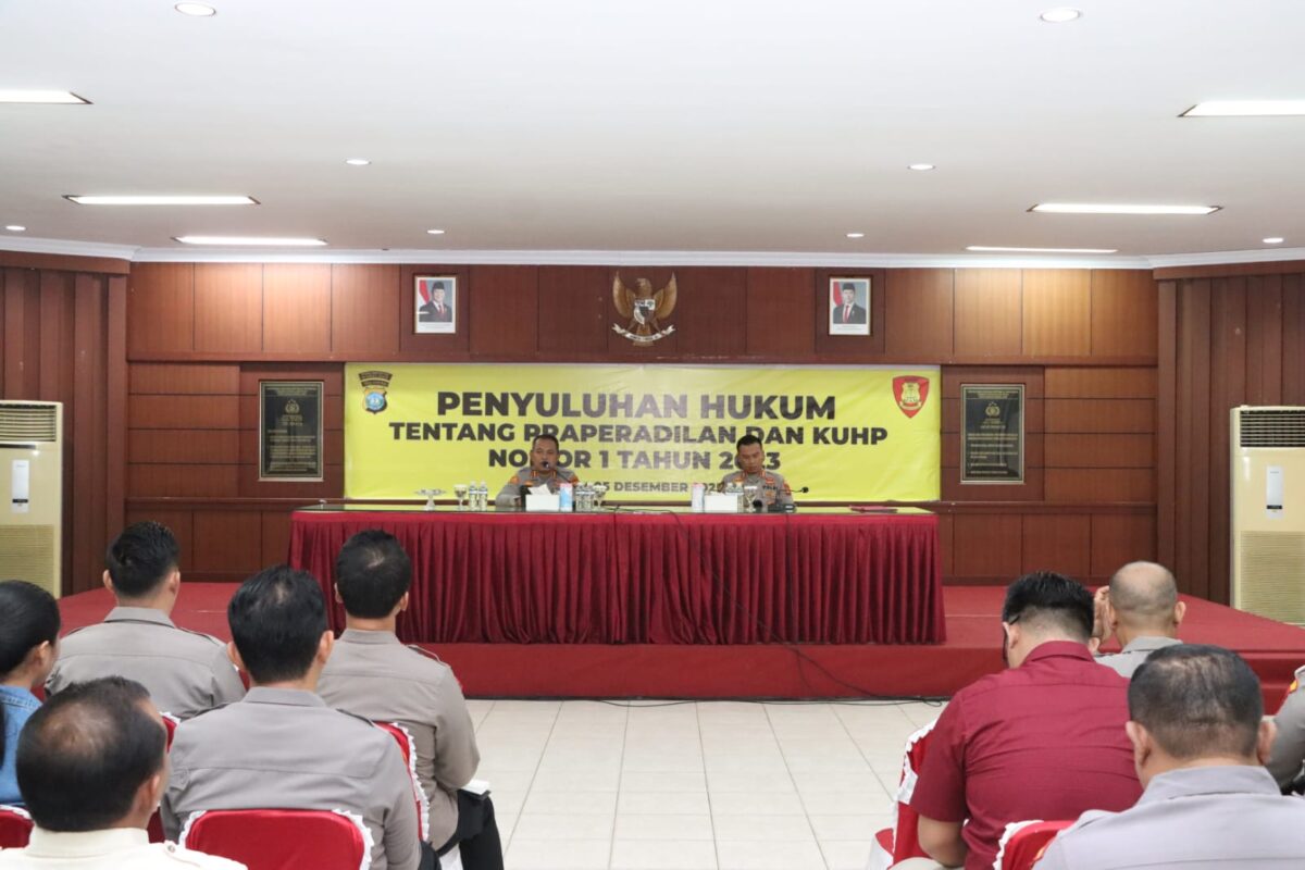 Kapolresta Barelang, Kombes Pol Zaenal Arifin, memberikan pengarahan kepada para Kasat, Kapolsek jajaran, seluruh Kanit Reskrim, penyidik, hingga penyidik pembantu di Lantai 2 Anindhita Polresta Barelang, Sabtu (6/12/2025). Matapedia6.com/Dok Polresta