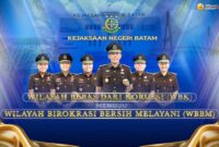 Kejari Batam bersama jajarannya meraih penghargaan WBK. Foto:Ist