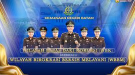 Kejari Batam bersama jajarannya meraih penghargaan WBK. Foto:Ist