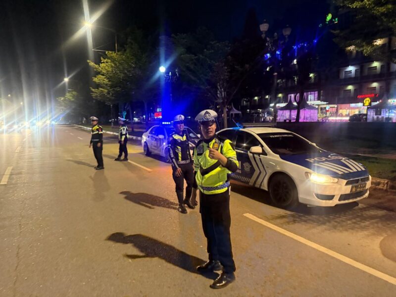 Anggota Satlantas Polresta Barelang tengah razia balap liar. Foto:dok/Humas Polresta Barelang