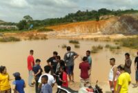 Kolam galian di belakang kantor Kelurahan Kibing, Kecamatan Batu Aji yang merenggut korban jiwa pada Minggu (14/12/2025). Foto:Ist/matapedia