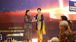 OJK meraih penghargaan predikat badan Publik terbaik nasional 2025. Foto:OJK Kepri