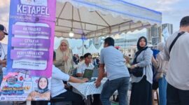 Kepala Disdukcapil Kota Batam, Adisthy saat di Bazar Batamliciouz di Taman Pasific, Nagoya, Rabu (23/12/2025). Foto:Yul/matapedia