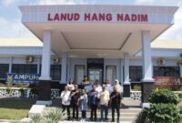 Ketua PWI Batam, MA Khafi Anshary bersama jurnalis yang meraih penghargaan jurnalistik beberapa hari lalu. Foto:Istimewa