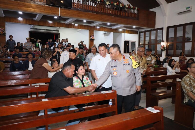 Kapolda Kepri Irjen Pol Asep Syafrudin bersama forkopimda tinjau perayaan Natal di beberapa gereja di Kota Batam, Rabu (24/12/2025). Matapedia6.com/Dok Humas Polda