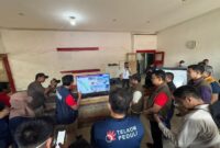 Wamen Komdigi Nezar Patria bersama jajaran TelkomGroup meninjau STO Kuala Simpang, Kabupaten Aceh Tamiang, Rabu (24/12/2025). Foto:Tekom