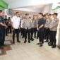 Waka Polda Kepri Brigjen Pol Dr. Anom Wibowo saat di Pelabuhan Batam Center beberapa hari lalu. Foto:dok/Humas Polda