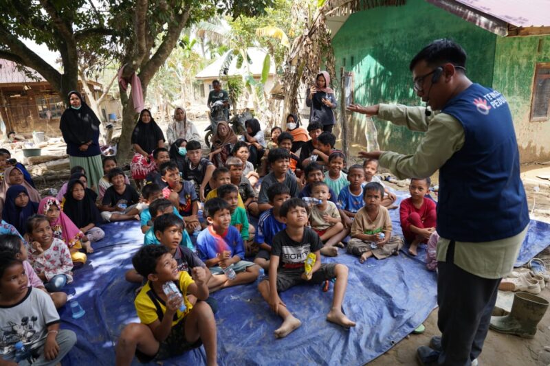 Kegiatan trauma healing bagi anak-anak terdampak bencana Sumatera oleh TelkomGroup. Foto:Telkom