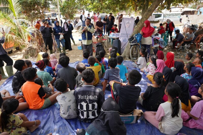 Program pendampingan dan trauma healing bagi anak-anak di Desa Menanggini, Kabupaten Aceh Tamiang. Foto: Telkom