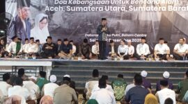 Pemerintah Kota Batam saat melakukan Doa bersama kebangsaan untuk Bencana alam di Aceh, Sumatera Utara dan Sumatera Barat, di alun-alun Engku Putri Batam Centre, Selasa (2/12/2025). Matapedia6.com/Diskominfo