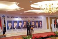 Ketua DPW Partai Nasdem Kepri Amsakar Achmad saat memberikan sambutan pada acara konsolidasi partai di Harmoni One Batam, Sabtu (6/12/2025). Foto:Zalfirega/matapedia