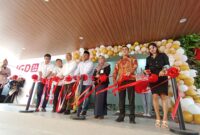 Pemotongan pita sebagai tanda diresmikan RSIA Royal Medika, Selasa (9/12/2025). Foto:Zalfirega/matapedia