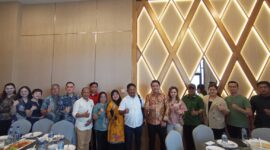 Disnaker Kepri bersama Himpunan Pengusaha Penempatan Tenaga Kerja Dalam Negeri (HPPTKDN) Kota Batam di Restoran Baba, Batam Centre, Selasa (9/12/2025). Foto:Zalfirega/matapedia