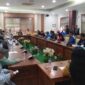 Pengurus FS LEM SPSI Kepri dan Kota Batam saat mengikuti Rapat Dengar Pendapat Umum (RDPU) yang digelar di ruang Rapat Komisi IV DPRD Batam, Kamis (18/12/2025). Matapedia6.com/Luci