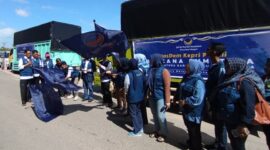 Ketua DPRD Kota Batam M Kamaluddin melepas bantuan peduli Nasdem Kepri ke Sumatera pada Senin (22/12/2025). Foto:Zalfirega/matapedia