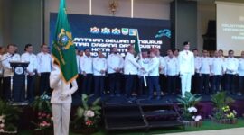 Jajaran pengurus Kadin Kota Batam Priode 2025-2030 yang dinahkodai Roma Nasir Hutabarat saat mengikuti prosesi pelantikan di Bolroom Hotel Planet Jodoh, Kota Batam, Senin (22/12/2025). Matapedia6.com/Luci