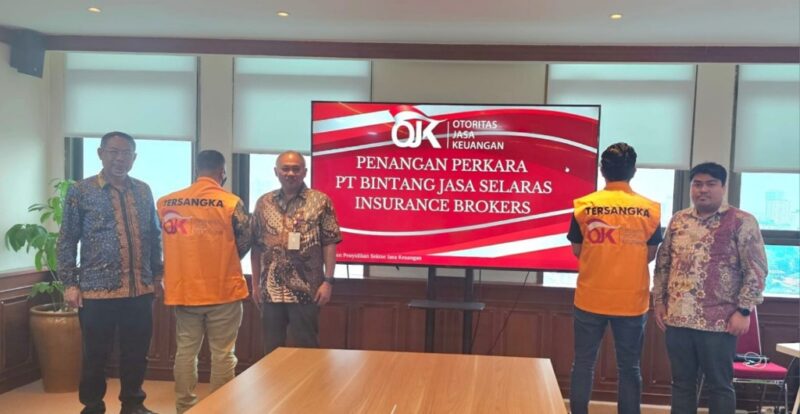 OJK serahkan tersangka penggelapan kepada kejaksaan. Foto:OJK Kepri/matapedia