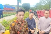 Anggota/Deputi Bidang Infrastruktur BP Batam, Mouris Limanto, saat melakukan survei pendestrian di Habour Bay, Batam, Jumat (2/1/2026). Foto:metroposid