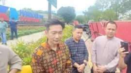 Anggota/Deputi Bidang Infrastruktur BP Batam, Mouris Limanto, saat melakukan survei pendestrian di Habour Bay, Batam, Jumat (2/1/2026). Foto:metroposid