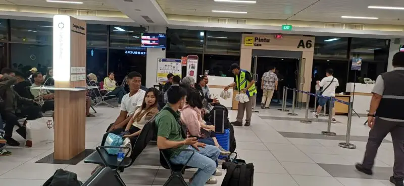 Sejumlah penumpang di ruang tunggu keberangkatan di Bandara Hang Nadim Batam pada Rabu (31/12/2025). Foto:dok/Metroposid