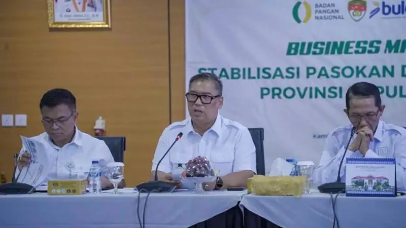 Wakil Gubernur Kerpi, Nyanyang Haris Pratamura memimpin pertemuan bisnis (business matching) stabilisasi pasokan dan harga beras Provinsi Kepri yang digelar di Graha Kepri, Kamis (15/1/2026). Foto: Diskominfo Kepri
