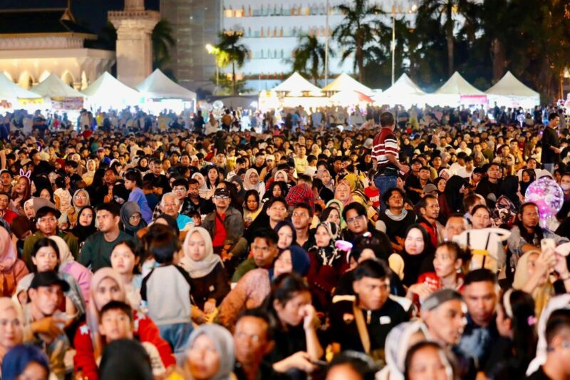 Pergantian tahun baru 2026 di Alun-alun Engku Putri meriah tanpa pesat kembang api. Foto:Diskominfo Batam