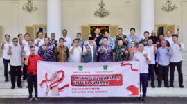 Pemko Batam menyerahkan bantuan untuk korban bancir di Sumatera Barat pada Minggu (11/1/2026). Foto:Diskominfo