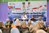 Wali Kota Batam Amsakar Ahmad saat memberikan arahan pada pembukaan Musrembang tingkat Kelurahan di Sungai Pelunggut Tahun 2026, yang digelar di GOR Bulu Tangkis RT 003 RW 011, Kavling Bukit Kamboja, Minggu (11/1/2026). Matapedia6.com/Diskominfo