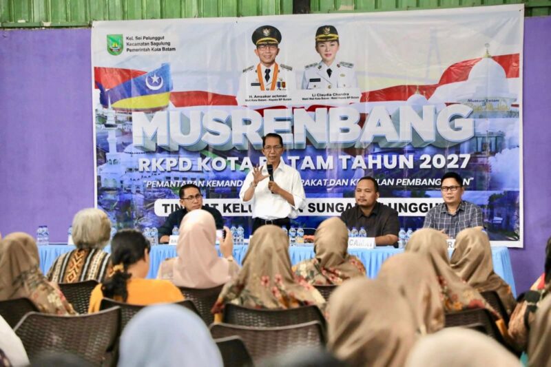 Wali Kota Batam Amsakar Ahmad saat memberikan arahan pada pembukaan Musrembang tingkat Kelurahan di Sungai Pelunggut Tahun 2026, yang digelar di GOR Bulu Tangkis RT 003 RW 011, Kavling Bukit Kamboja, Minggu (11/1/2026). Matapedia6.com/Diskominfo