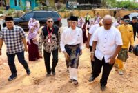 Wali Kota Batam Amsakar Achmad saat menghadiri peletakan batu pertama pembangunan Masjid Jami Al-Falah di Perumahan Central Hills, Kelurahan Belian, Kecamatan Batam Kota, Minggu (18/1/2026).Matapedia6.com/Diskominfo