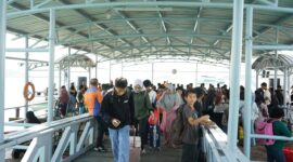 Penumpang di pelabuhan Internasional Batam Center. Foto:Humas BP Batam