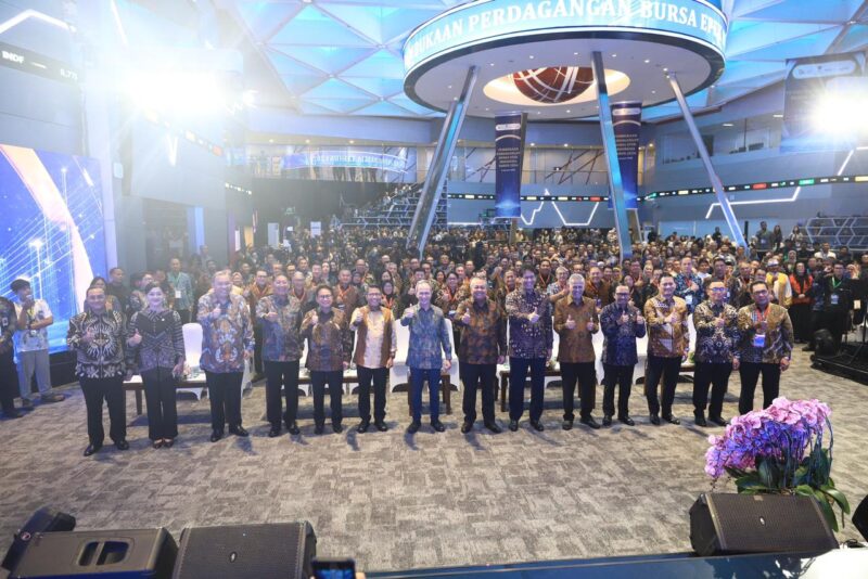 Ketua Dewan Komisioner OJK Mahendra Siregar menyampaikan arah tersebut saat Pembukaan Perdagangan Perdana Bursa Efek Indonesia (BEI) 2026 di Gedung BEI, Jumat (2/1/2026). Foto:OJK Kepri