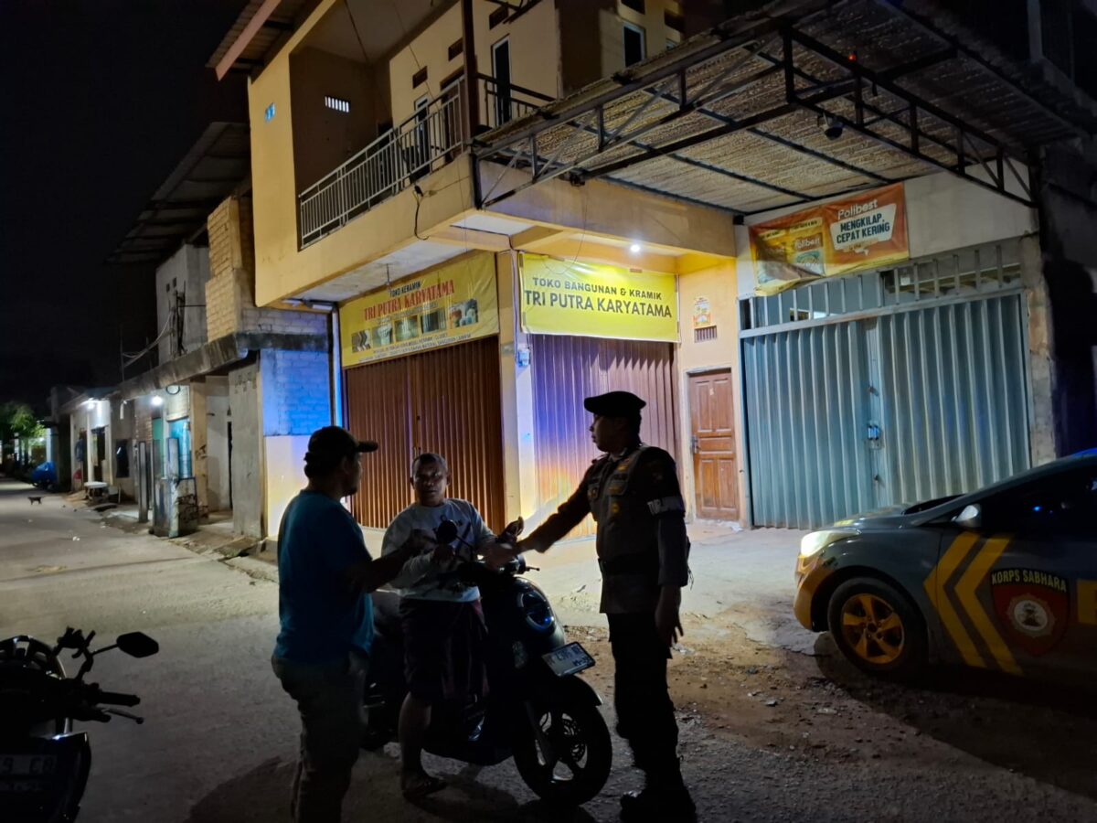 Polisi saat mencegah oknum diduga Hendak tarik motor. Foto:dok/Humas Polresta Barelang