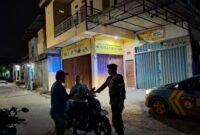 Polisi saat mencegah oknum diduga Hendak tarik motor. Foto:dok/Humas Polresta Barelang