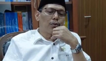 Ketua DPRD Kota Batam Muhammad Kamaluddin saat memberikan keterangan di ruang kerjanya di Lantai dua Gedung DPRD Batam, Senin (5/1/2025). Matapedia6.com/Luci