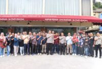 Kapolresta Barelang Kombes Pol Anggoro Wicaksono bersama sejumlah awak media pada Selasa (6/1/2026). Foto:dok/humas Polresta