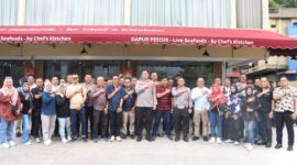 Kapolresta Barelang Kombes Pol Anggoro Wicaksono bersama sejumlah awak media pada Selasa (6/1/2026). Foto:dok/humas Polresta