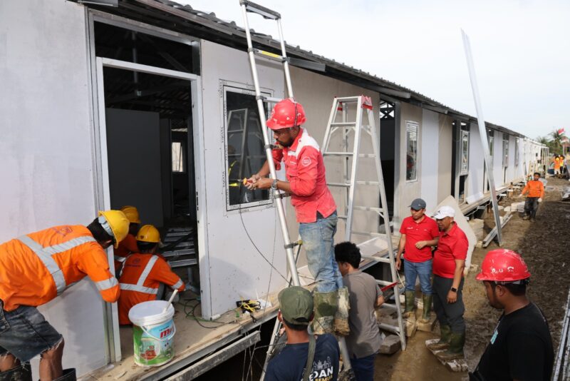 Petugas TelkomGroup melakukan pemulihan dan penguatan infrastruktur jaringan telekomunikasi pascabencana. Foto:Telkom/matapedia