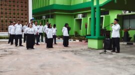 Kemenag Batam Budi Dermawan saat pimpin apel surat edaran MDT. Foto:Istimewa