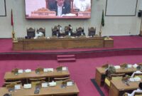 Ketua DPRD Kota Batam Muhammad Kamaluddin saat memimpin Rapat Paripurna penyampaian tanggapan wali Kota Batam atas Ranperda LAM Kota Batam, di ruang Sidang Utama DPRD Kota Batam, Rabu (14/1/2026). Matapedia6.com/Luci