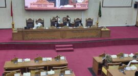 Ketua DPRD Kota Batam Muhammad Kamaluddin saat memimpin Rapat Paripurna penyampaian tanggapan wali Kota Batam atas Ranperda LAM Kota Batam, di ruang Sidang Utama DPRD Kota Batam, Rabu (14/1/2026). Matapedia6.com/Luci