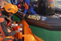 Jenazah korban Jatuh dari Kapal saat dievakuasi Tim SAR gabungan pada Minggu (18/1/2026). Foto:Basarnas-matapedia