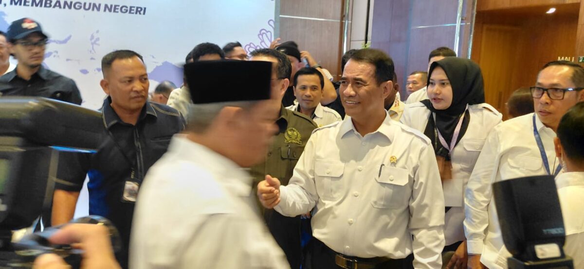 Menteri Pertanian (Mentan) RI Andi Amran Sulaiman saat menghadiri Forum Rapat Kerja Nasional (Rakernas) XVII Asosiasi Pemerintah Kabupaten Seluruh Indonesia (APKASI) Tahun 2026 yang digelar di Hotel Aston Penuin, Kota Batam, Senin (19/1/2026). Matapedia6.com/Luci