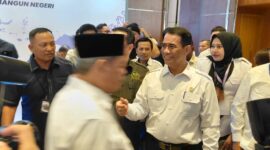 Menteri Pertanian (Mentan) RI Andi Amran Sulaiman saat menghadiri Forum Rapat Kerja Nasional (Rakernas) XVII Asosiasi Pemerintah Kabupaten Seluruh Indonesia (APKASI) Tahun 2026 yang digelar di Hotel Aston Penuin, Kota Batam, Senin (19/1/2026). Matapedia6.com/Luci
