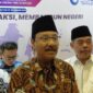 Menteri Sosial RI Saifullah Yusuf memberikan komentar kepada awak media usai memberikan pengarahan dalam Rapat Kerja Nasional XVII Asosiasi Pemerintah Kabupaten Seluruh Indonesia (Apkasi) yang digelar di Hotel Aston, Pelita, Lubuk Baja, Kota Batam, Selasa (20/1/2026). Matapedia6.com/Luci