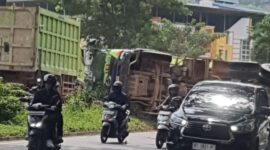 Kondisi truk tanah yang terguling di jalan Taman Boli Kota, Lubuk Baja Kota Batam Provinsi Kepri, Selasa (20/1/2026).Matapedia6.com/Istimewa