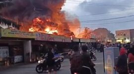 Api hanguskan belasan Kios di kawasan kuliner Mega Legenda Batam Kota, Kota Batam, Provinsi Kepri, Selasa (20/1/2026). Matapedia6.com/Istimewa