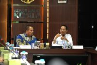 Kepala BP Batam Amsakar Achmad baju putih dan Bupati Batu Bara. Foto:Humas BP