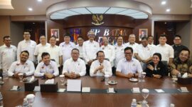 Kepala BP Batam Amsakar Achmad menyambut kepengurusan baru Kamar Dagang dan Industri (KADIN) Kota Batam dan KADIN Provinsi Kepulauan Riau. Foto:Humas BP